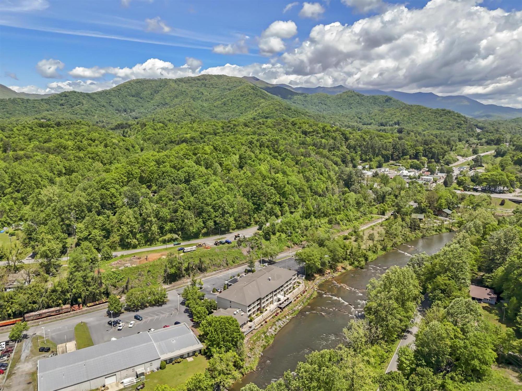 Best Western Plus River Escape Sylva / Dillsboro Eksteriør bilde