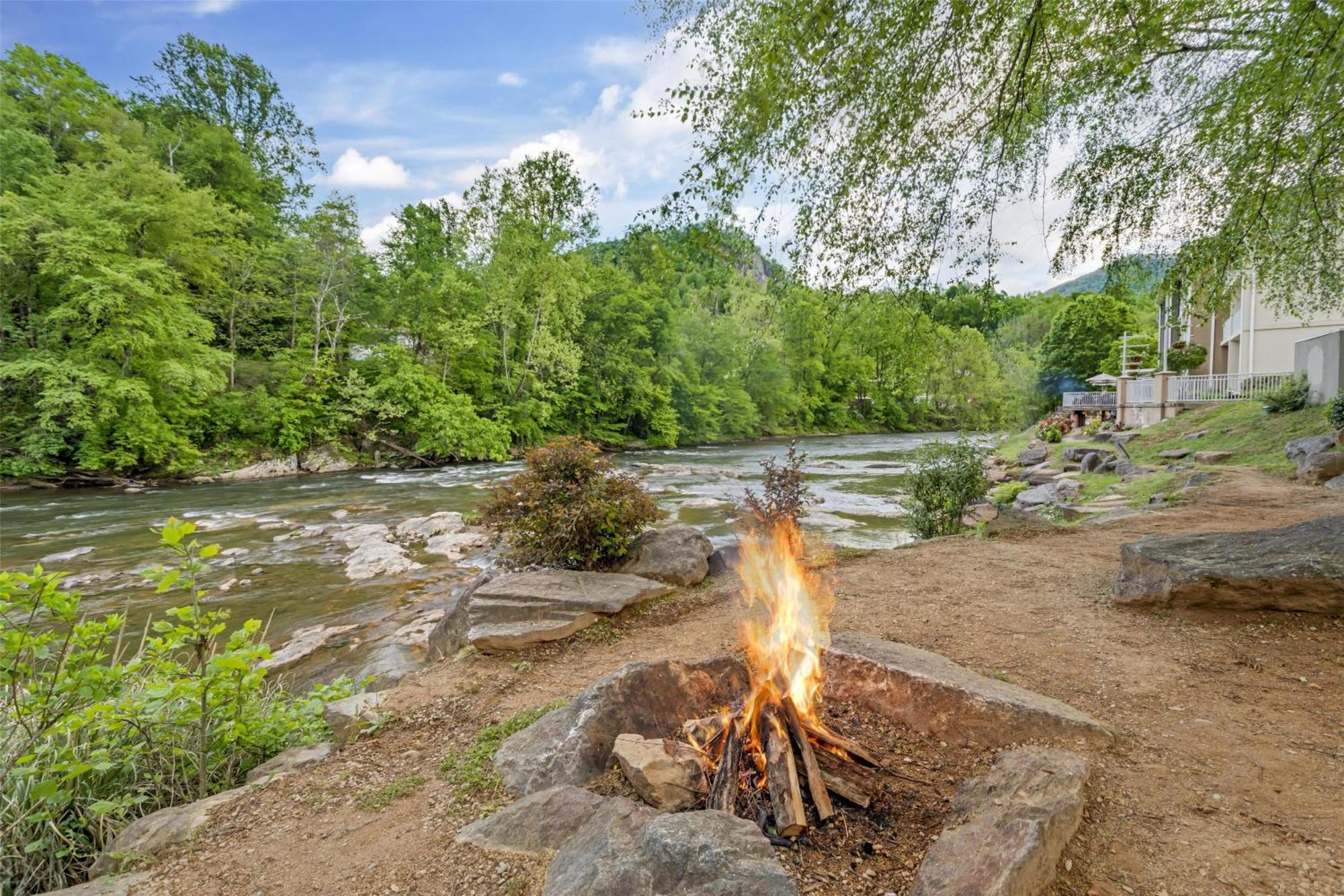 Best Western Plus River Escape Sylva / Dillsboro Eksteriør bilde